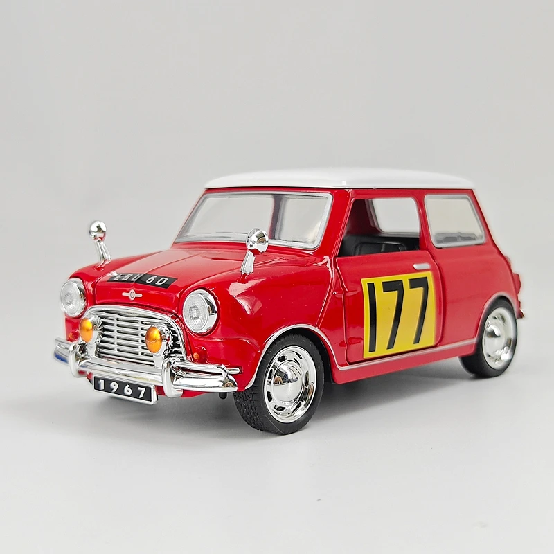 1:32 Simulate BMW Mini alloy car model, doors and engine hood, trunk can be opened with sound and light gifts