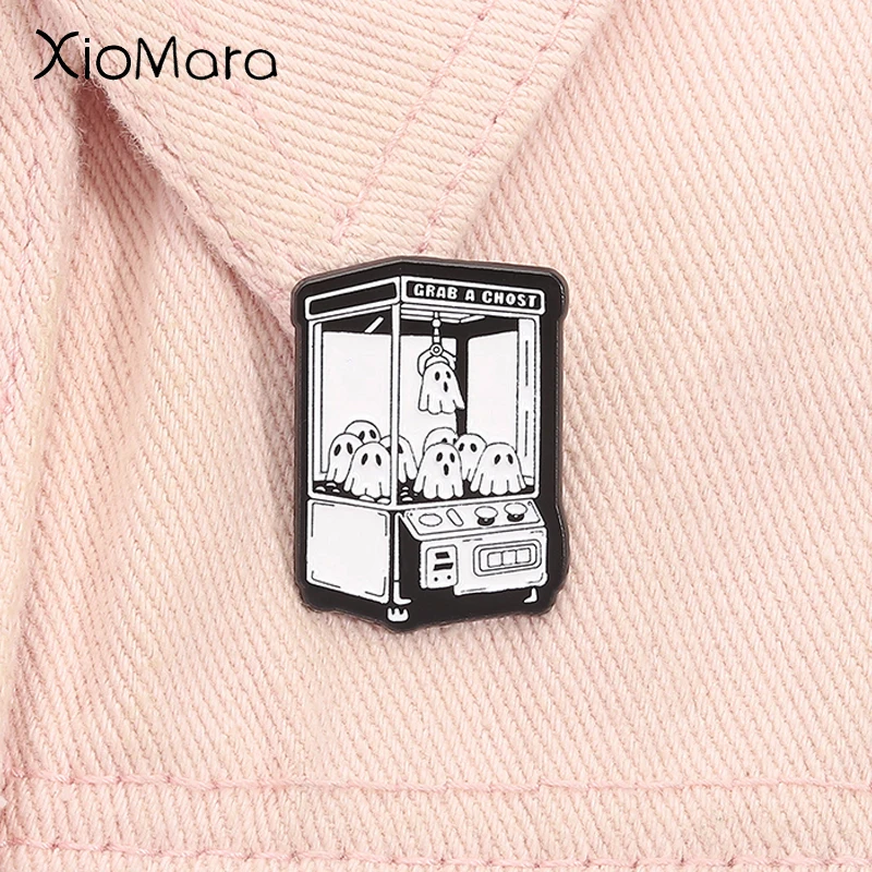 

Retro Boo Claw Machine Enamel Pin Grab a Ghost Halloween Metal Brooch Lapel Backpack Badge Jewelry Accessories Gift for Friends