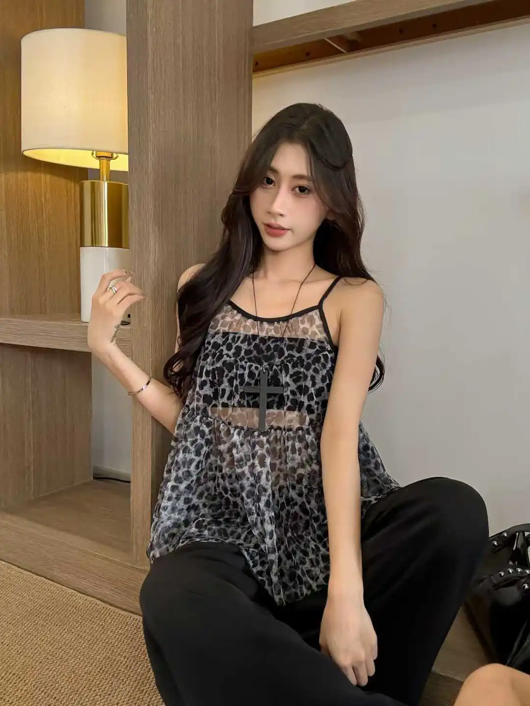 

Sexy Leopard Print Lace Mesh Crop Top Women's Folded Layering Younger Shirt Fashionable Lace Shirt Sleeveless Loose Fit