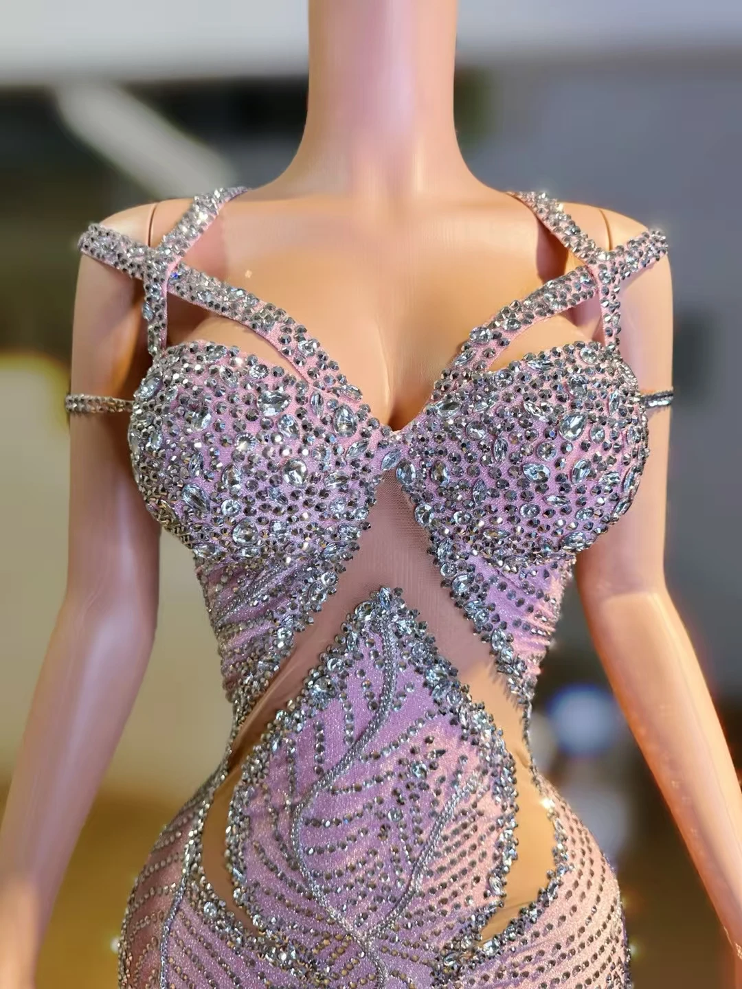 Huanxiang Luxury Women Gowns Design Suspender Hollow Out Diamond Dress Wedding Banquet Stage Performance Birthday Party Dress