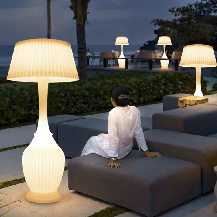 Waterproof Outdoor Decoration Solar Garden Standing Light Emitting Diode Luxury Floor Light