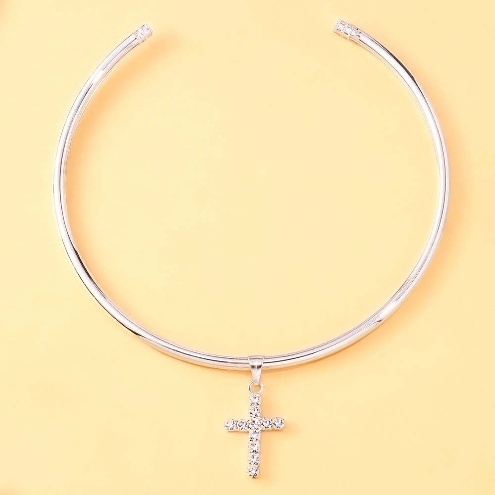 Punk Rhinestone Cross Open Choker Necklaces Party for Women Gift Fashion Trend Pendant Metal Torque Necklaces Wedding Jewelry