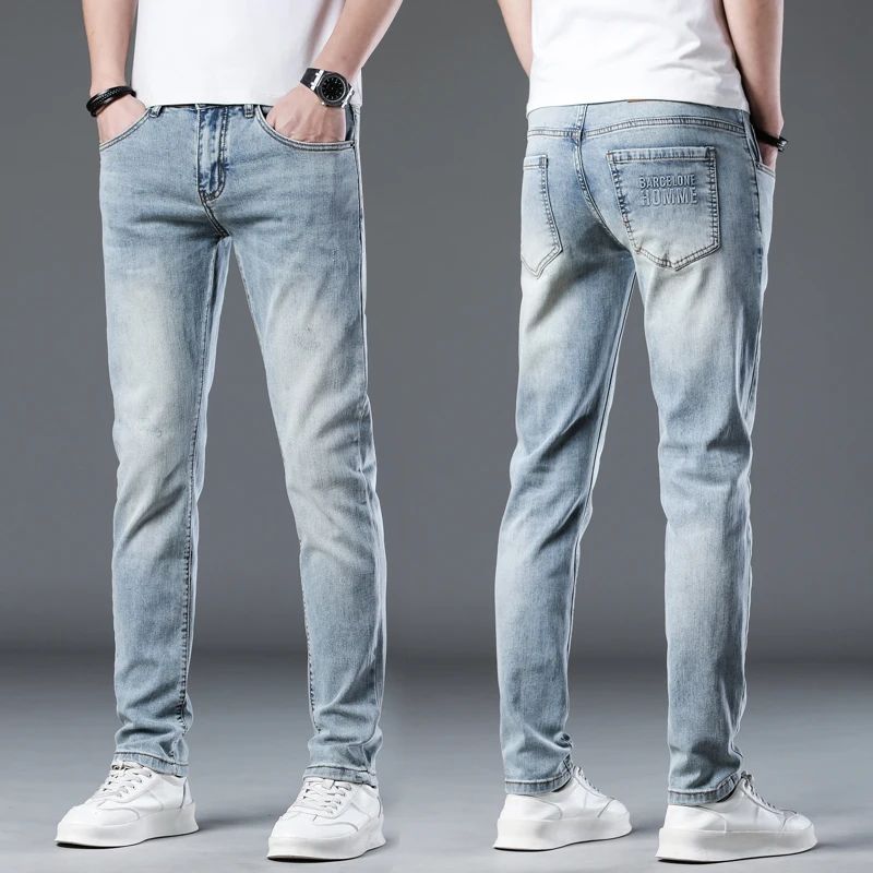 

Светло-голубые джинсы 2025 года, мужские узкие эластичные джинсовые брюки, повседневная уличная одежда с карманами и буквами, винтажная мужская одежда высокого качества