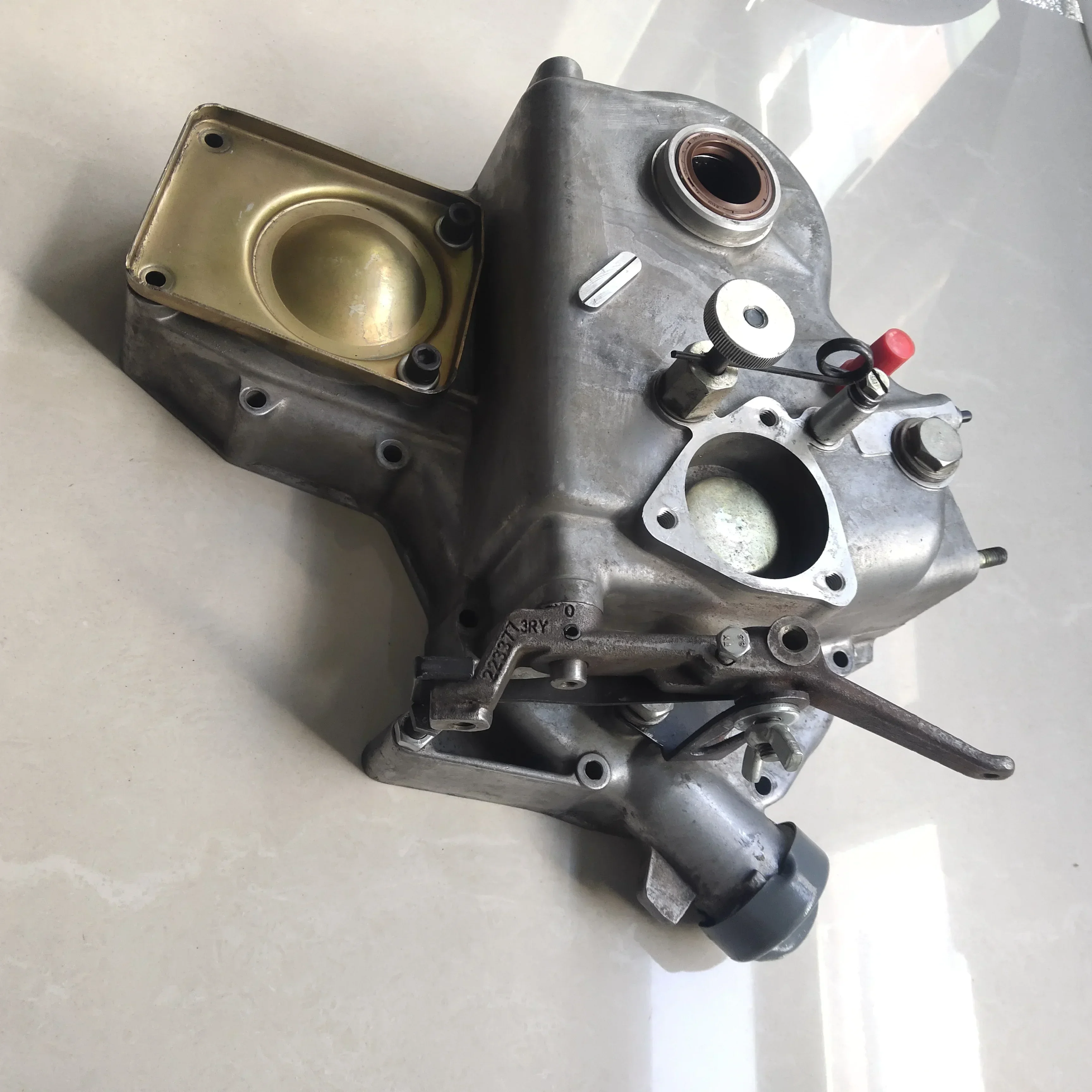 Дешевая и тонкая часть двигателя с горячей продажей F2L511 Передняя крышка в сборе