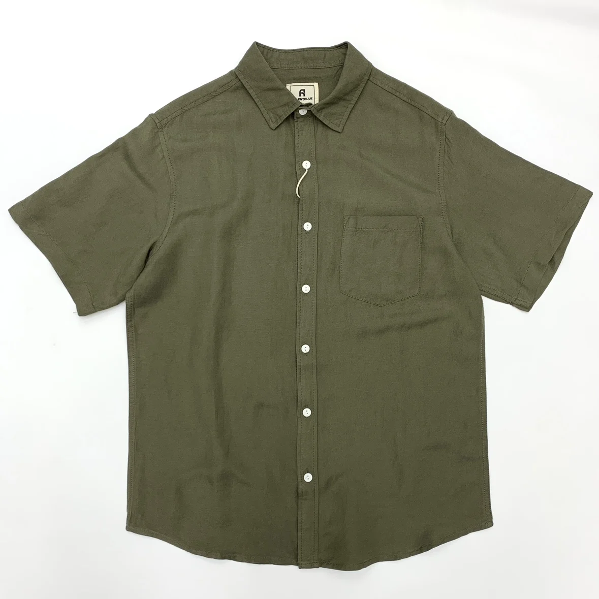 

A cotton and linen short-sleeved shirt for men, a Japanese retro linen blend summer loose plate-sized top