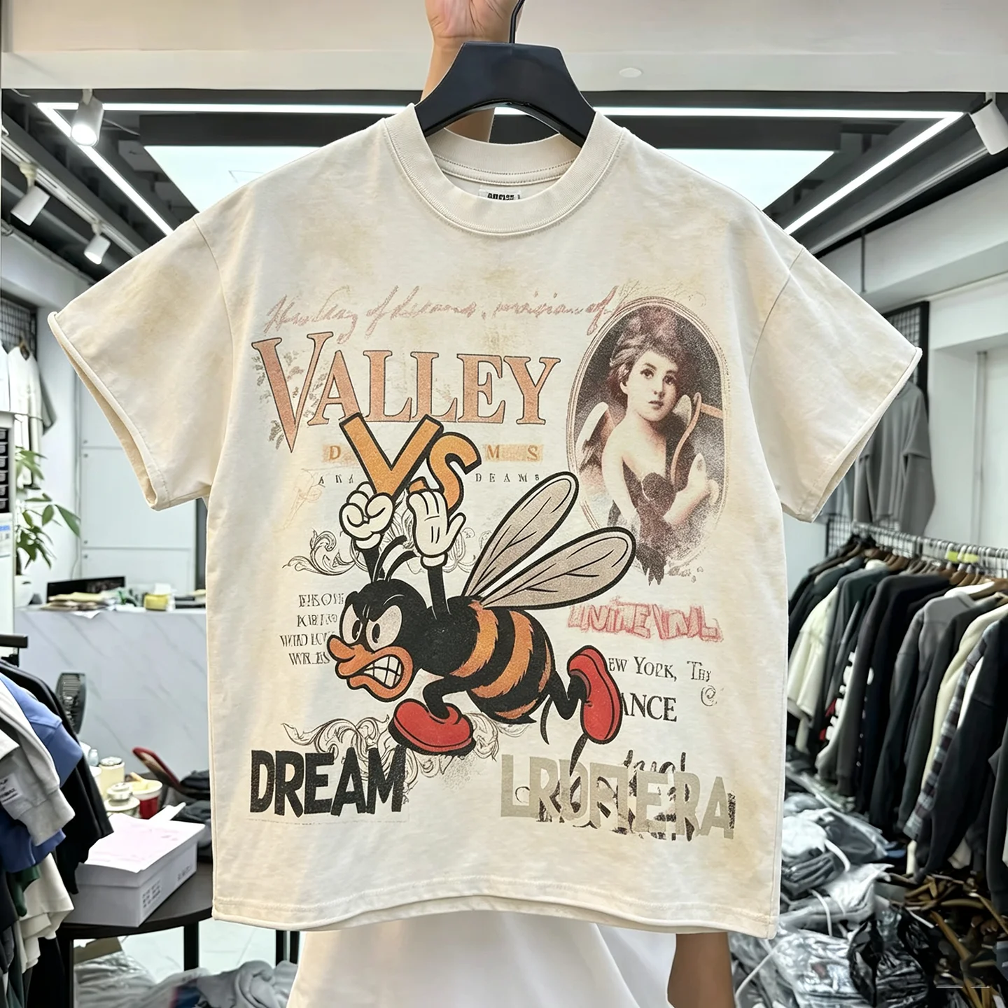 American Streetwear Retro Cartoon Bee Print Short Sleeve T-Shirt Loose Casual round Neck Top for Men And Women