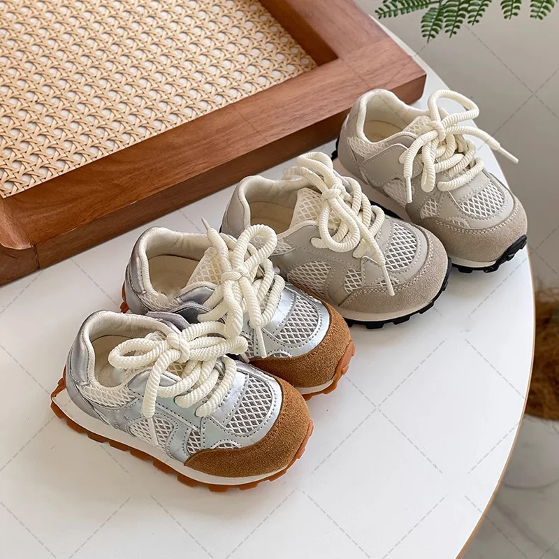 

Детские кроссовки для девочек, дышащие, сетчатые, с мягкой подошвой, новинка 2026 года, модные повседневные нескользящие туфли с закрытым носком