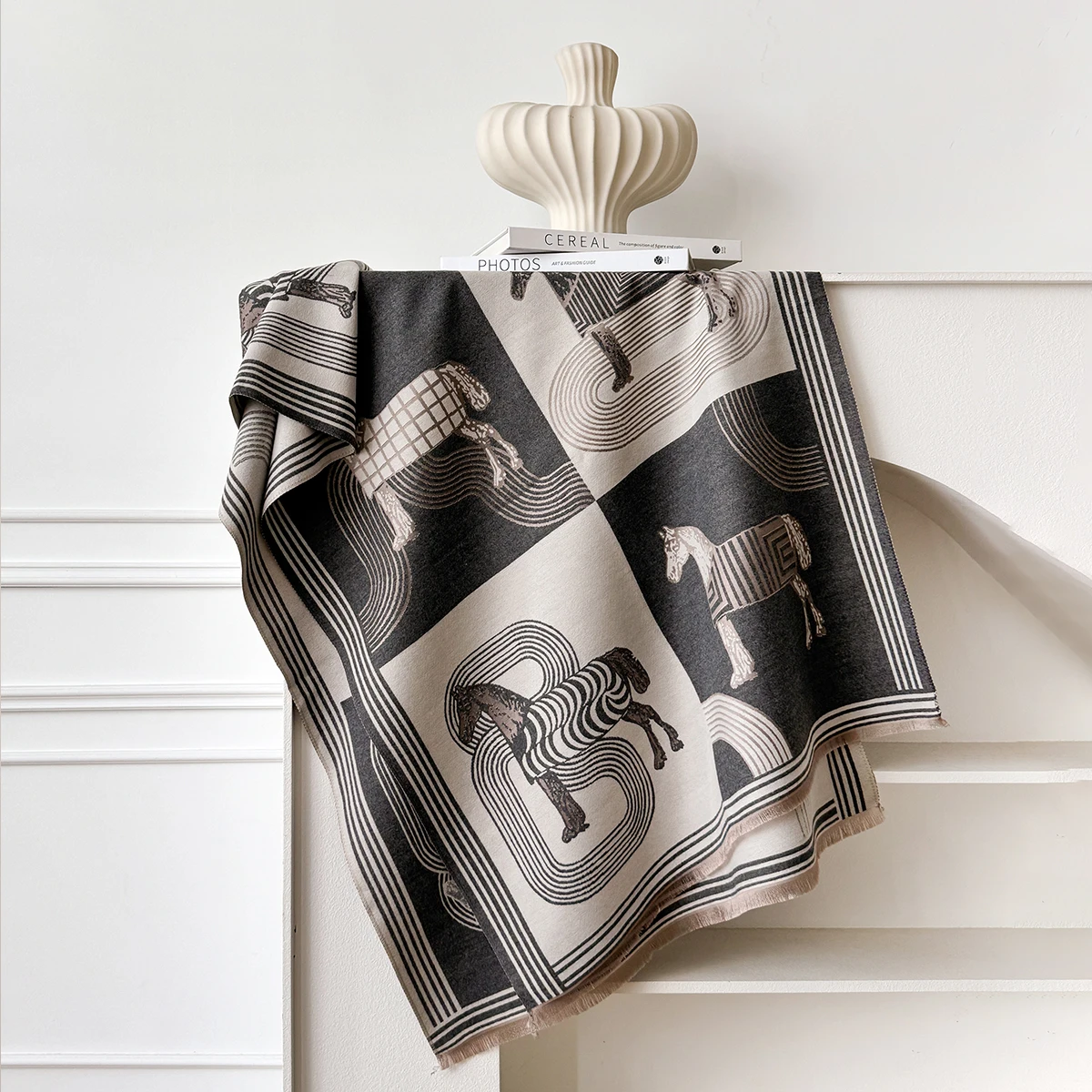 Modischer Winterschal aus Kunstkaschmir für Damen, Vintage-Muster und Quasten, weicher, warmer Schal, eleganter Wickelschal, ideal für Winter-Styling – Detail 16
