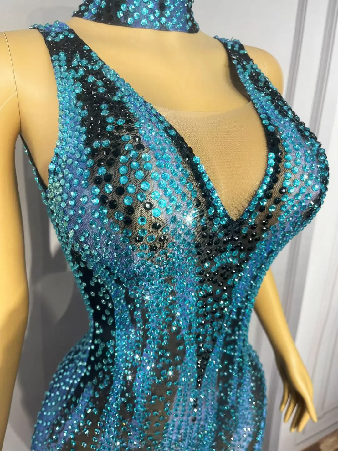 Bingshuangku Sleeveless V Neck Rhinestone Jumpsuit Blue Gradient Sheer Mesh Flare Leg With Choker For Nightclub Dance Stage Wear