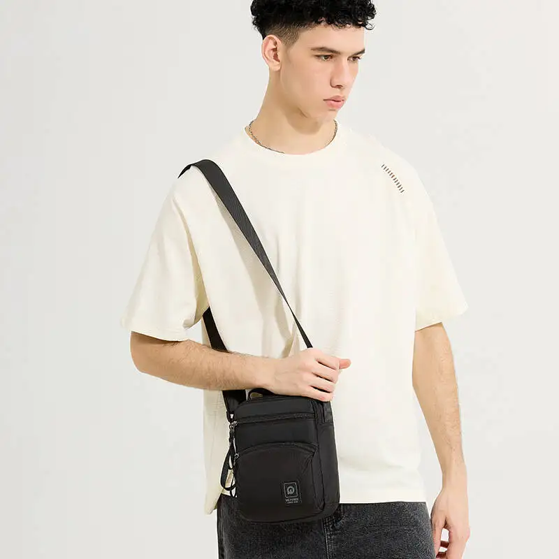 Black Men's Shoulder Bag Waterproof Large Capacity Lightweight Nylon Cloth Fashion Travel Leisure Sports Handbag Crossbody Bag