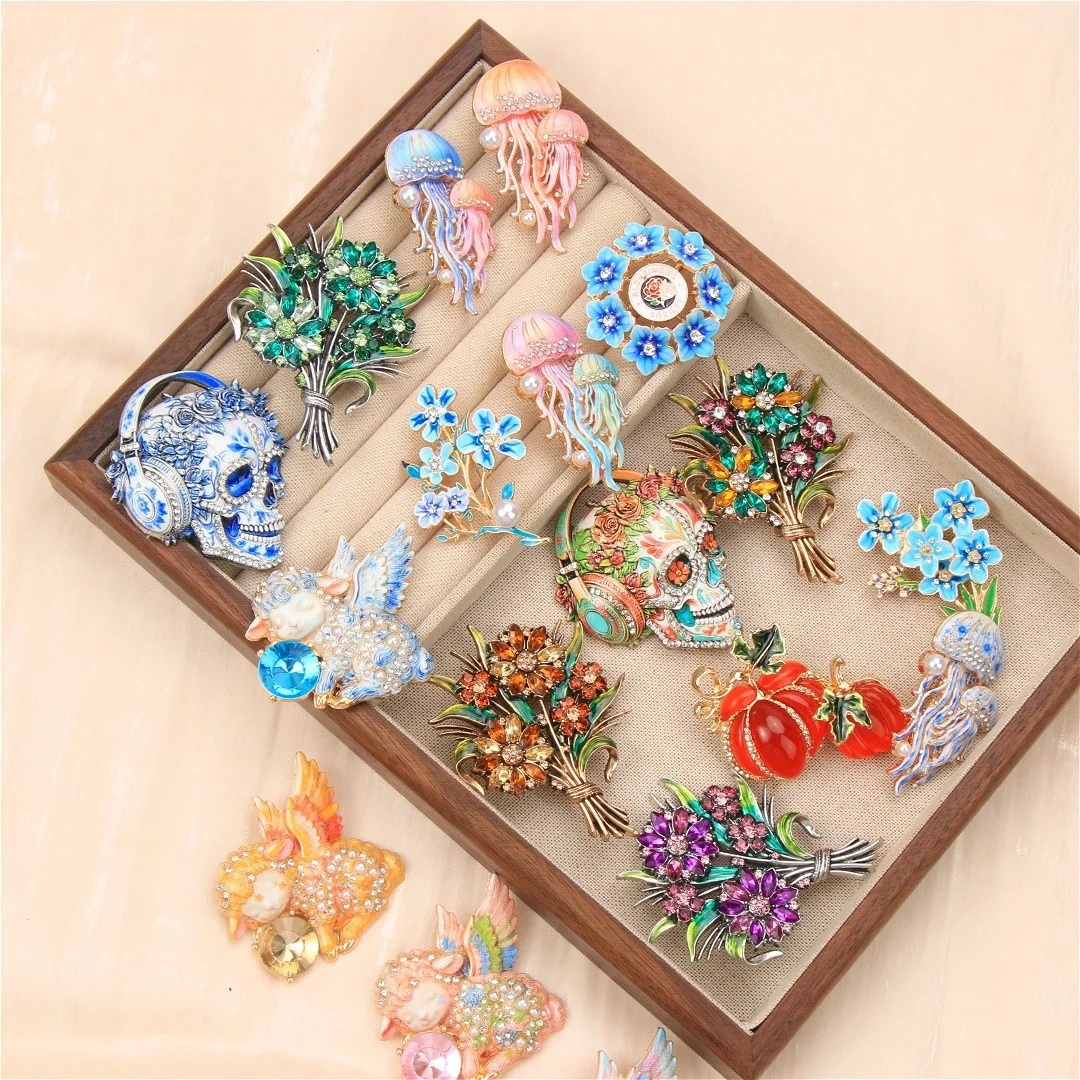 Vintage Enamel Rhinestone Brooch Multi Flower Bouquet Skull Jellyfish Angel Pumpkin Lapel Pin Fashion Women Costume JewelryParty