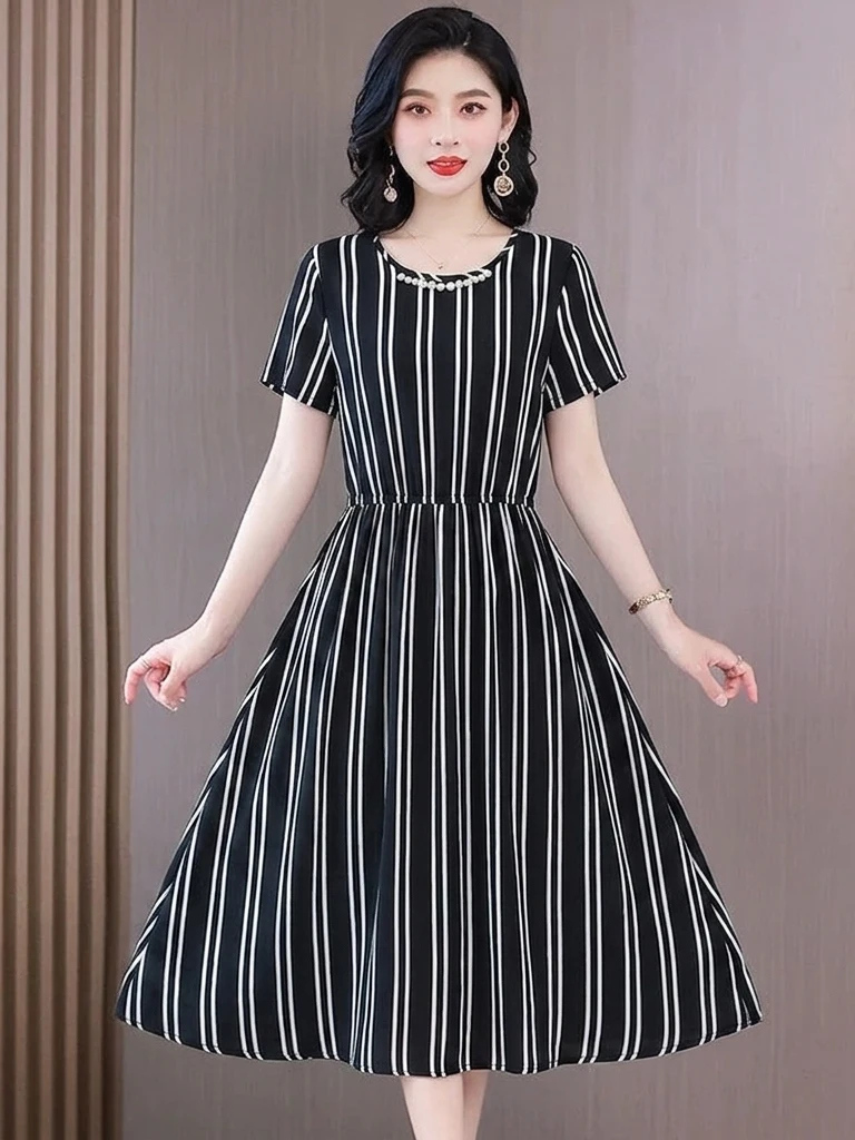 

Elegant Striped Midi Dress for Women with Short Sleeves And Waist-cinching Design Ideal for Mature Mothers Summer Wear