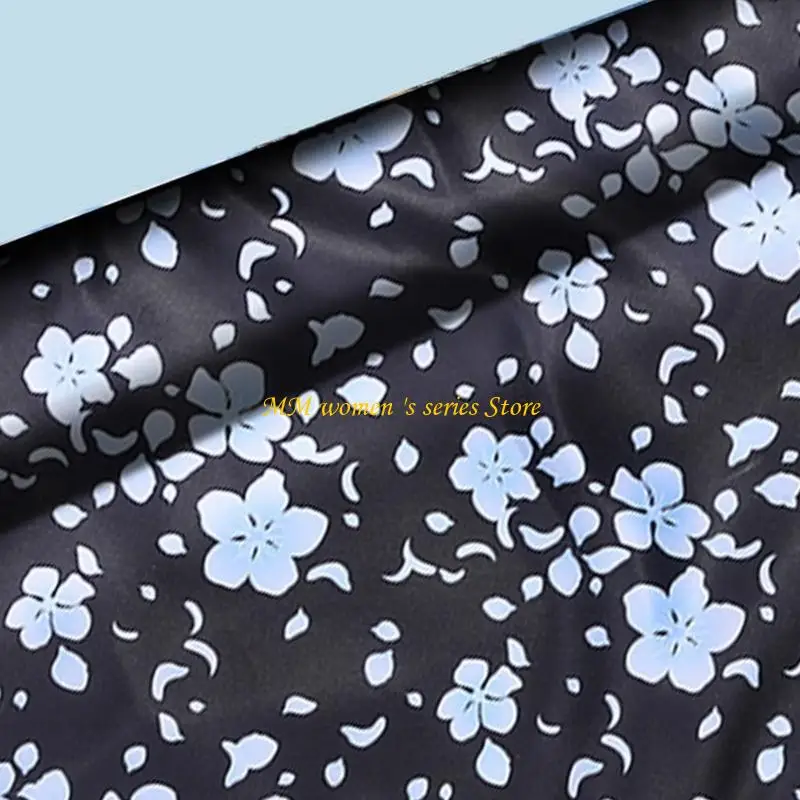 

Q39C Waterproofing Adult Dining Bib Scarf for Elderly Comfortable Reusable Clothing Protector Fashionable Flower