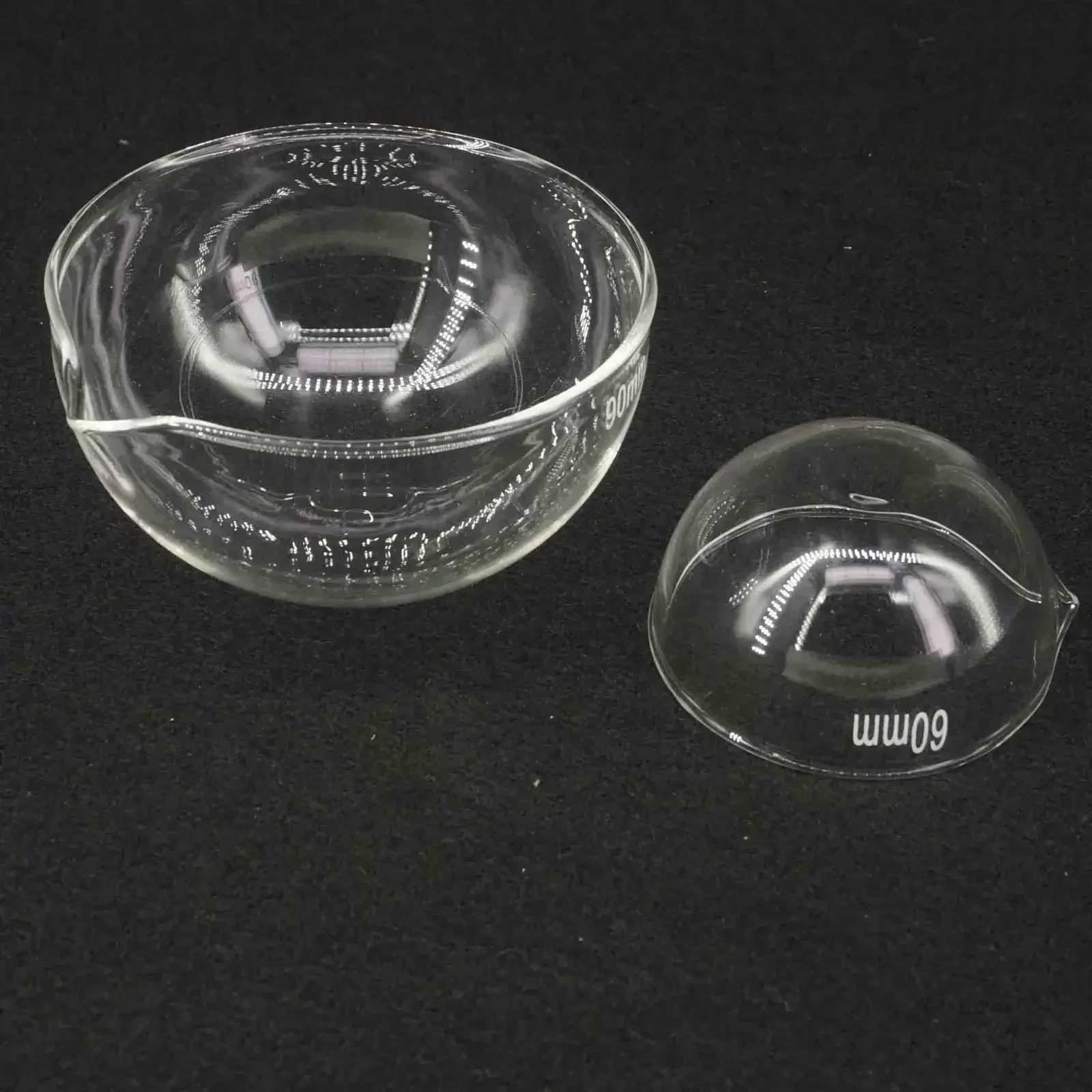 60mm/90mm/120mm/150mm Diameter Lab Glass Evaporating Dish Round Bottom with Spout For Chemistry