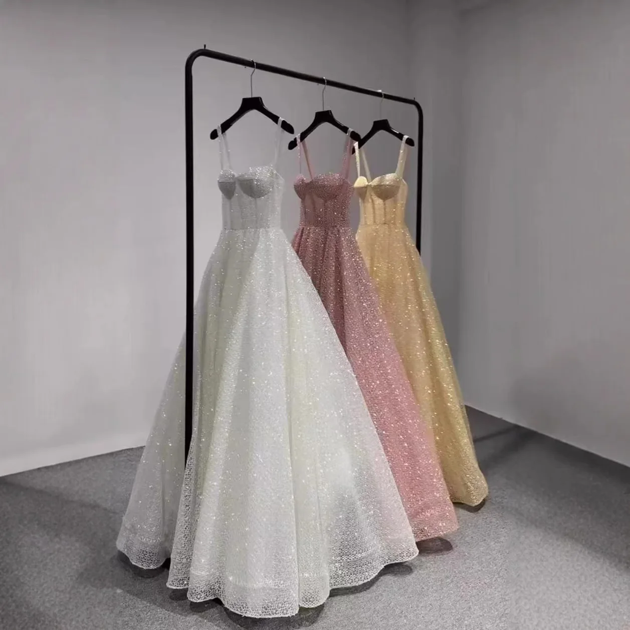 فستان حفلة وردي متدرج بدون أكتاف فساتين نسائية قصيرة بأكمام على شكل حرف a ثنيات فستان خطوبة صغير جميل