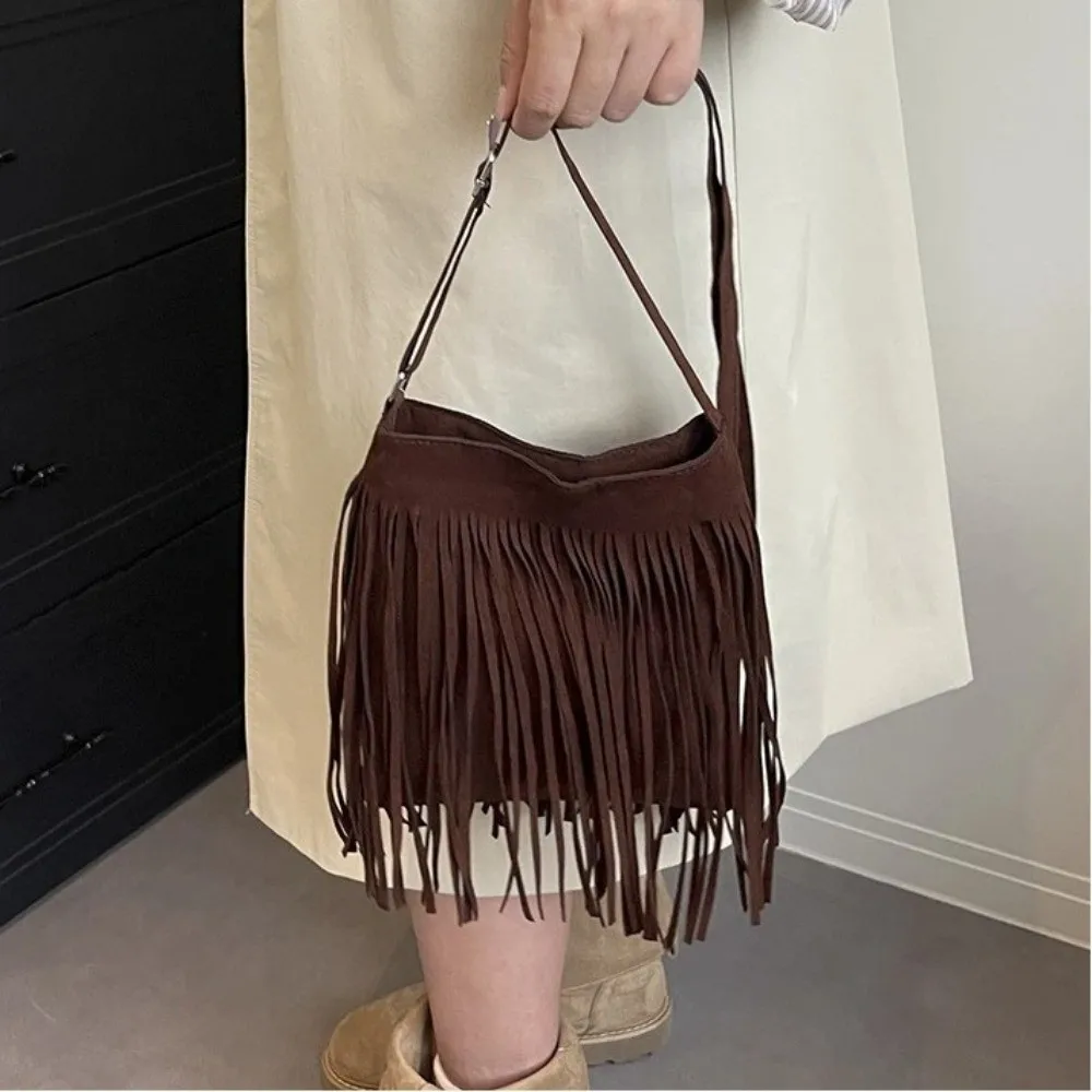 Vintage Suede Fringe Crossbody Bag Boho Style Large Capacity Shoulder Bag Adjustable Shoulder Strap Solid Color Bucket Bag Women view 2