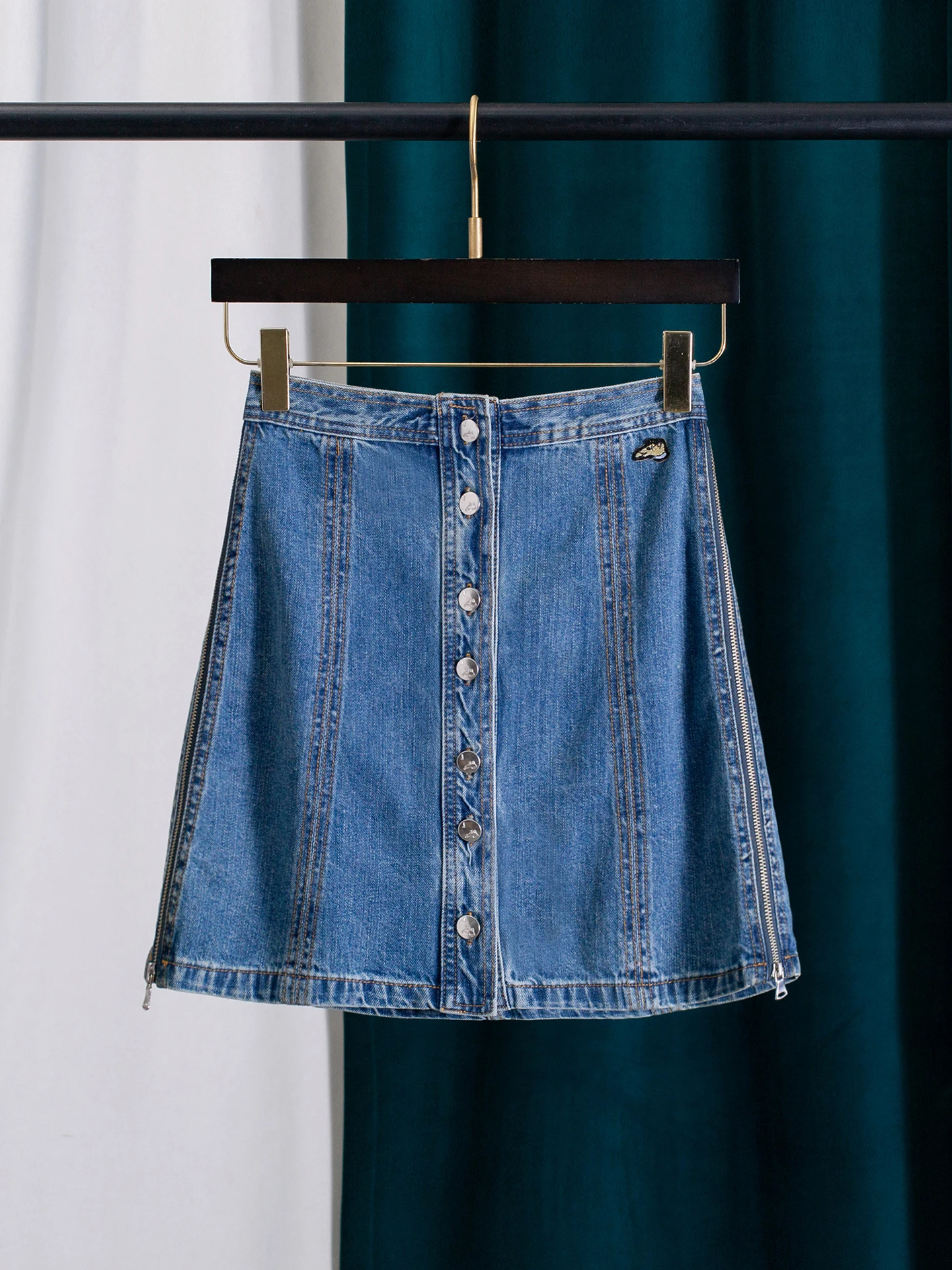 

Юбка А-силуэта с высокой талией на молнии, повседневная, теплая, из денима, для города, весна-лето, женская, дизайнерская серия