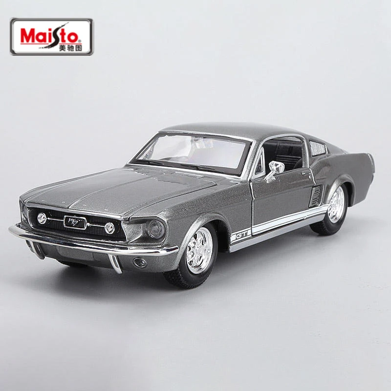 

Maisto 1:24 1967 Ford Mustang GT Alloy Sports Car Model Simulation Diecasts Metal Racing Car Model Collection Childrens Toy Gift