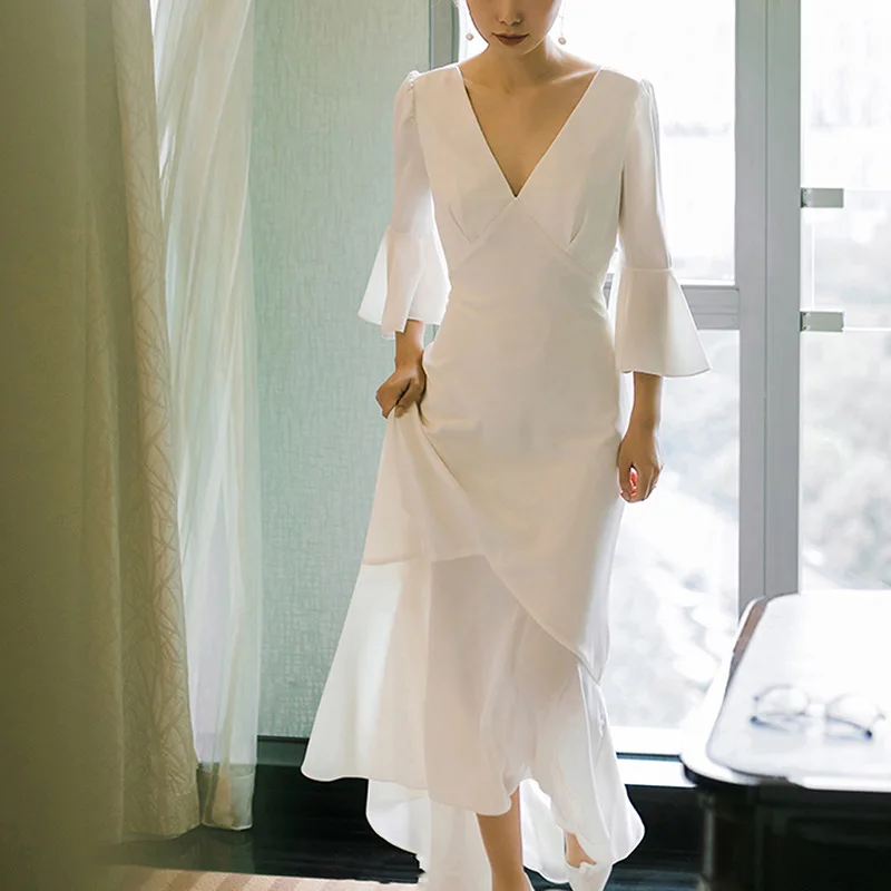 

Korean Style Satin Light Wedding Dress Bride Elegant Slim Simple Banquet Temperament Reception Dress Backless White Outdoor Gown