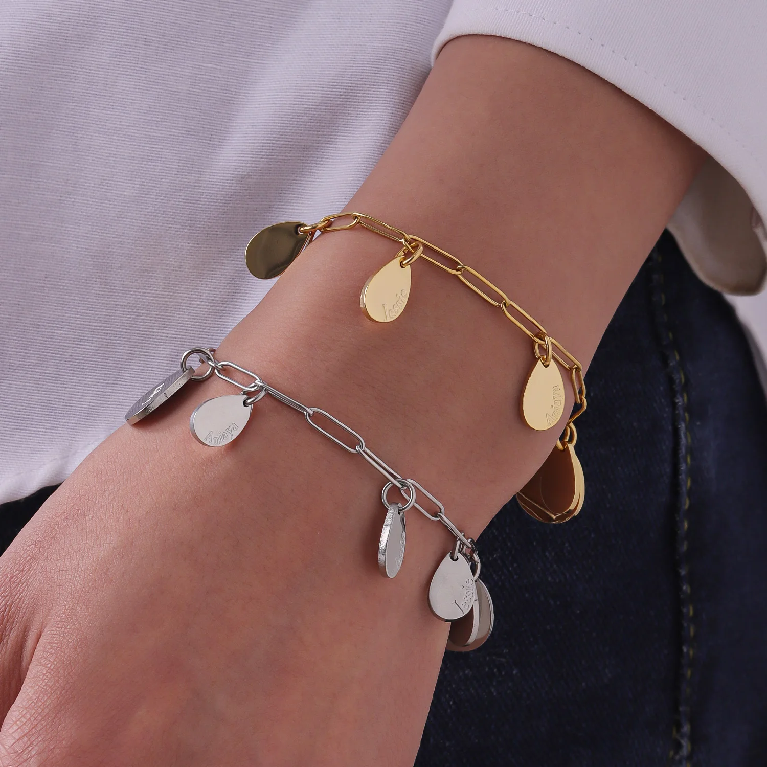 Qitian Custom Family Name Bracelet Irregular Shaped Sequins Multiple Letters charm Pendant With Paper Clip Chain For Family Gift