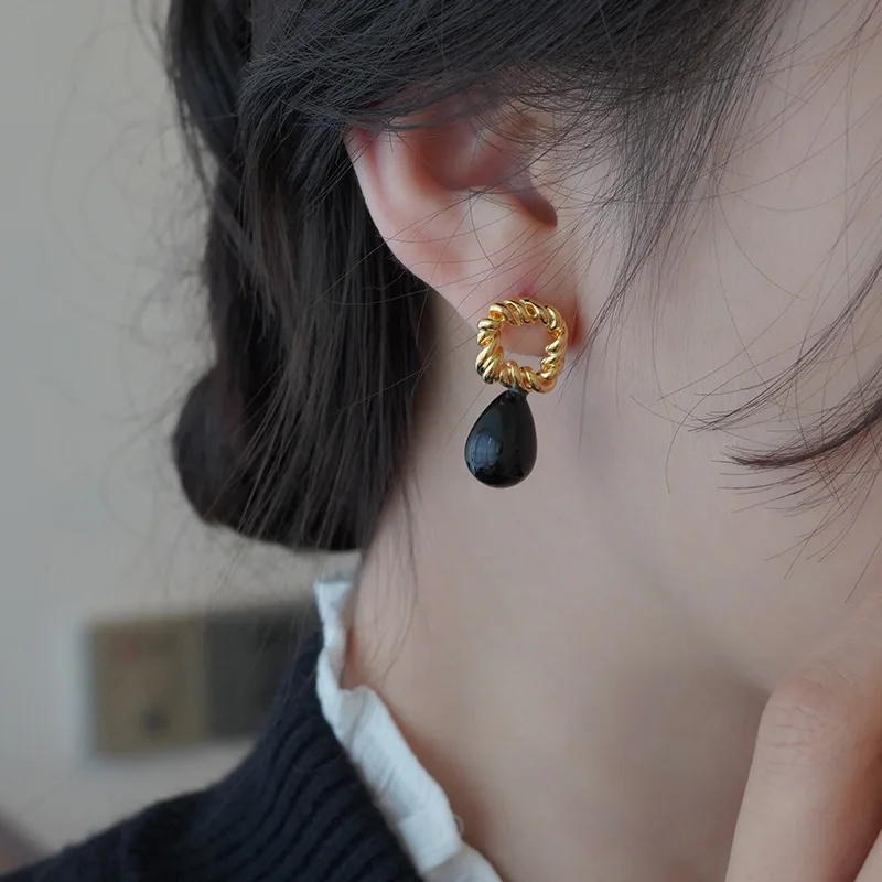 Vintage glossy Twists earrings for women High grade black gem water drop earring Autumn and winter style banquet jewelry