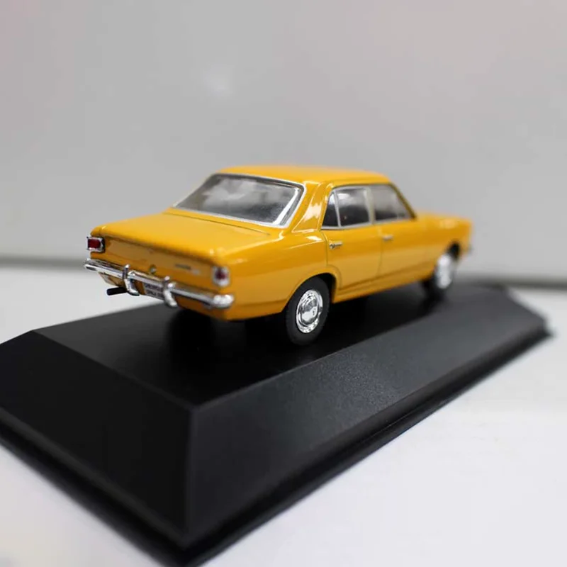 1:43 Scale Opala 1960s Alloy Car Model Ornament