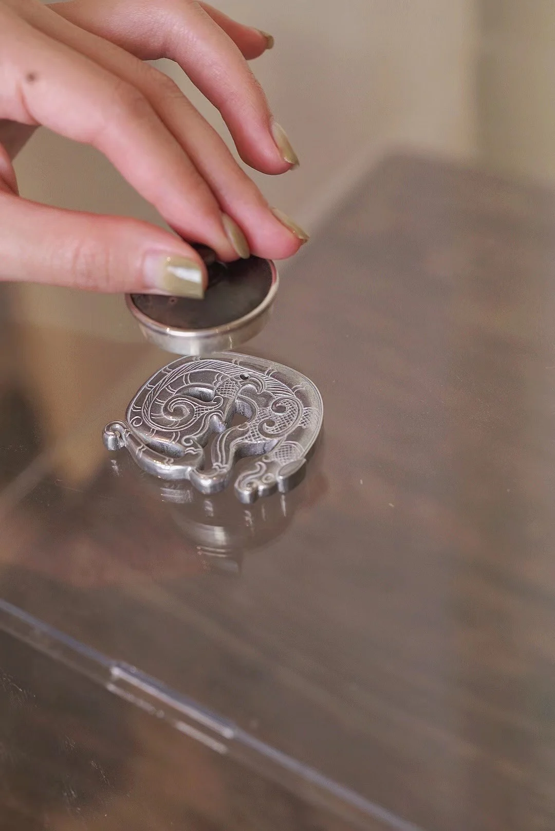 portaincenso-in-latta-a-forma-di-tigre-per-la-cerimonia-del-te-replica-dei-pendenti-a-forma-di-tigre-della-dinastia-zhou-occidentale-serie-qianmao-6-pezzi