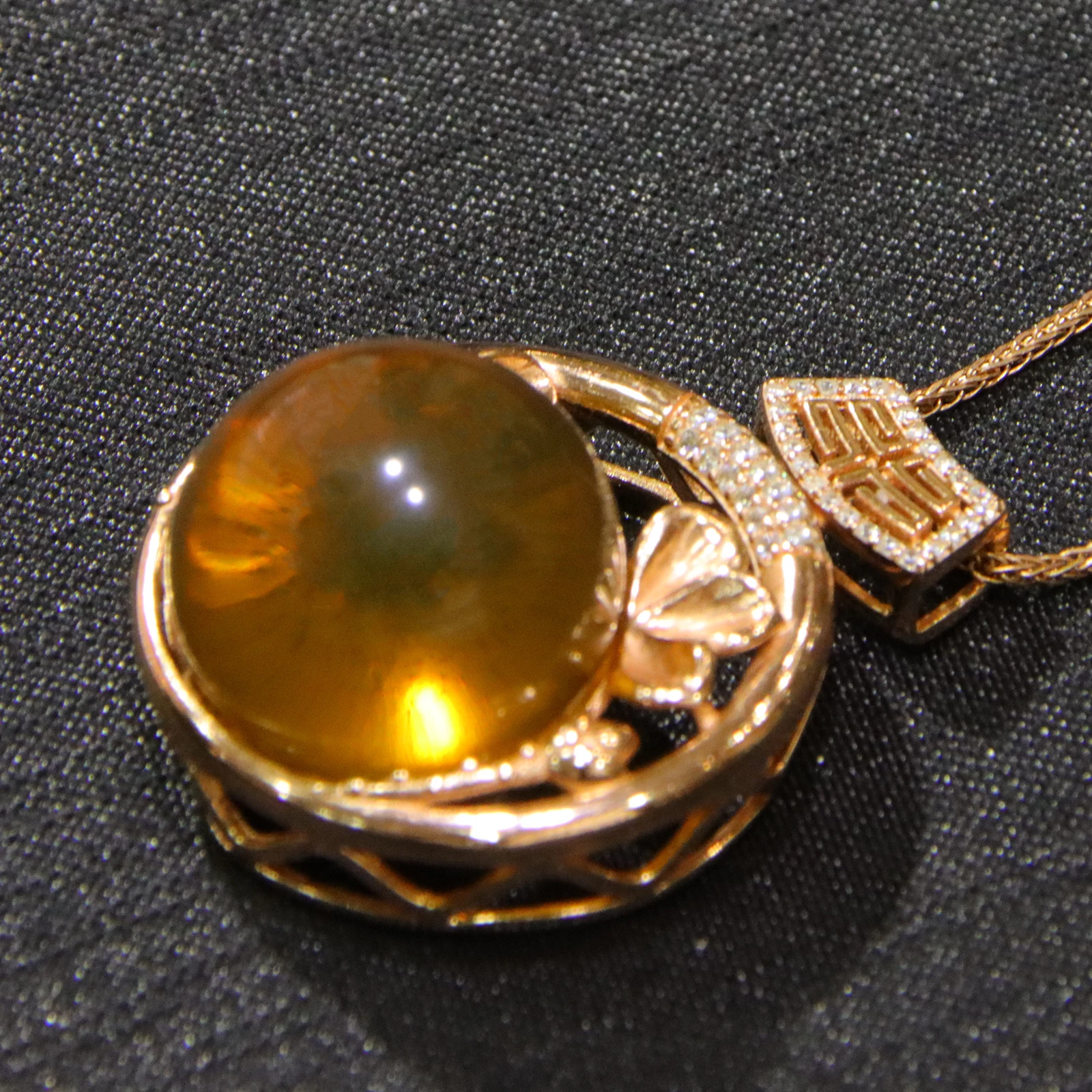 Pure Silver Setting Natural Mexican Blue Amber Lotus Shaped Pendant Amber Bead 17mm With a Pure Silver Necklace