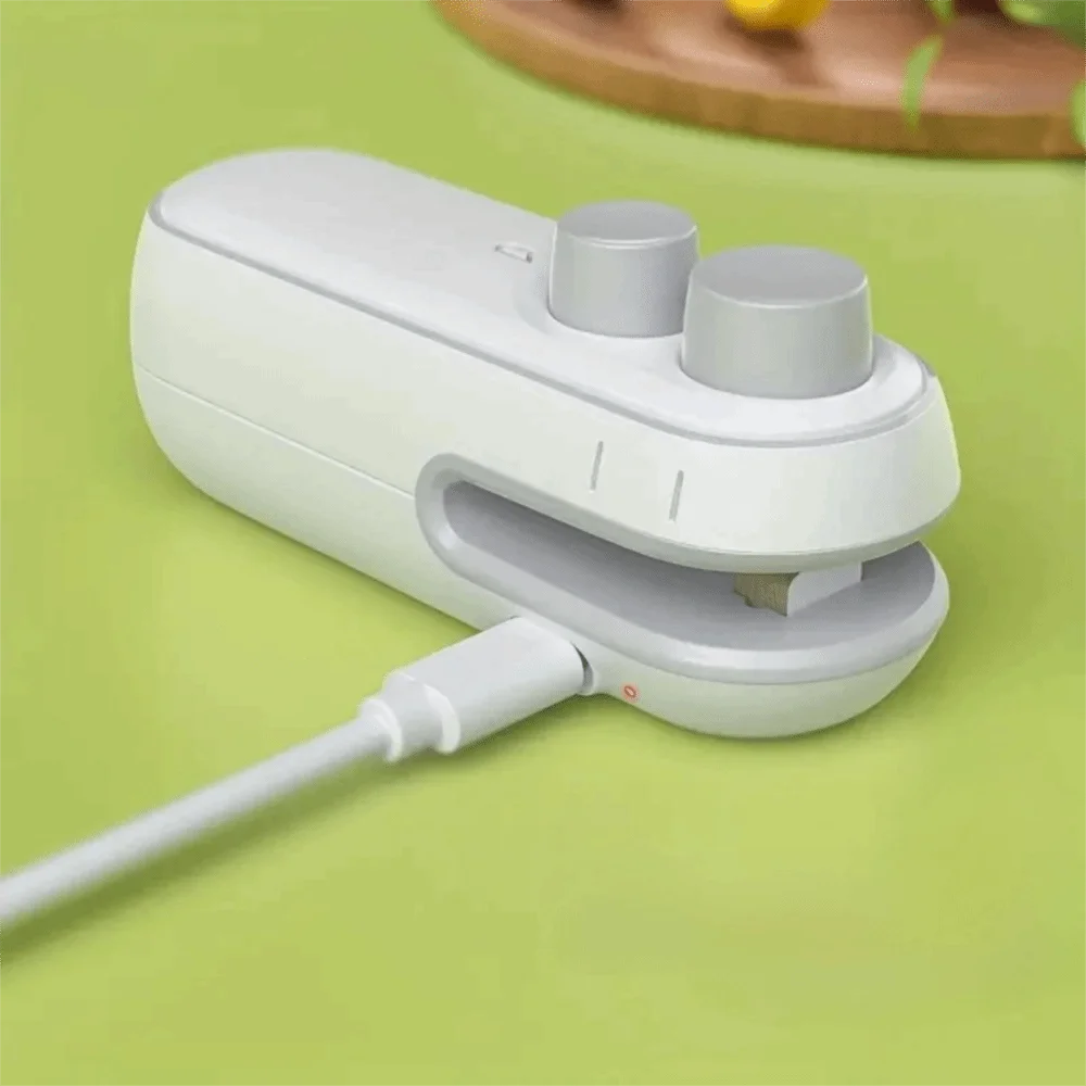 

2 in 1 Mini Heat Bag Sealing Machine Moisture-Proof Magnetic Snack Packaging Heat Sealer Rechargeable Handheld Food Sealer Clip