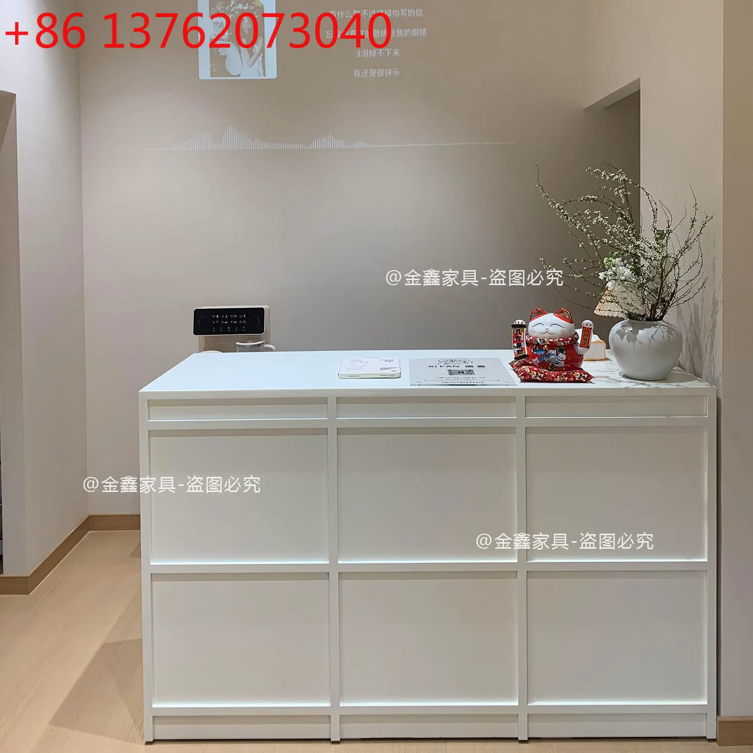Milky white paint bar checkout page store small clothing store counter