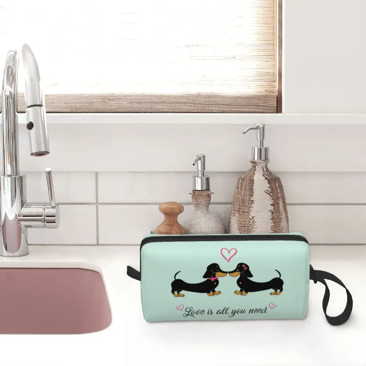 Cute The Dachshund Travel Toiletry Bag for Women Badger Sausage Wiener Dogs Cosmetic Makeup Organizer Beauty Storage Dopp Kit