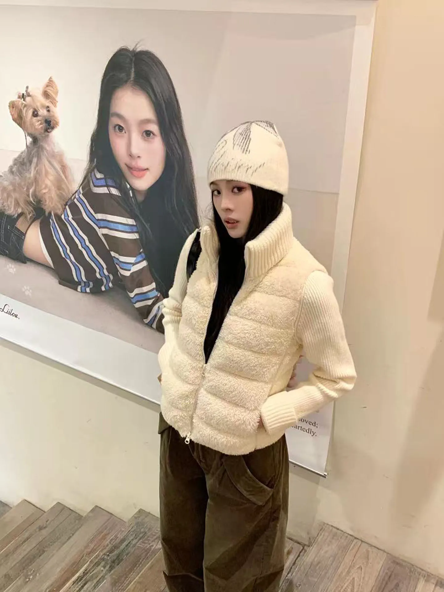 

Теплая женская зимняя куртка из плюшевого вельвета с вязаными рукавами и пэчворком, на белом утином пуху, с воротником-стойкой, повседневная верхняя одежда