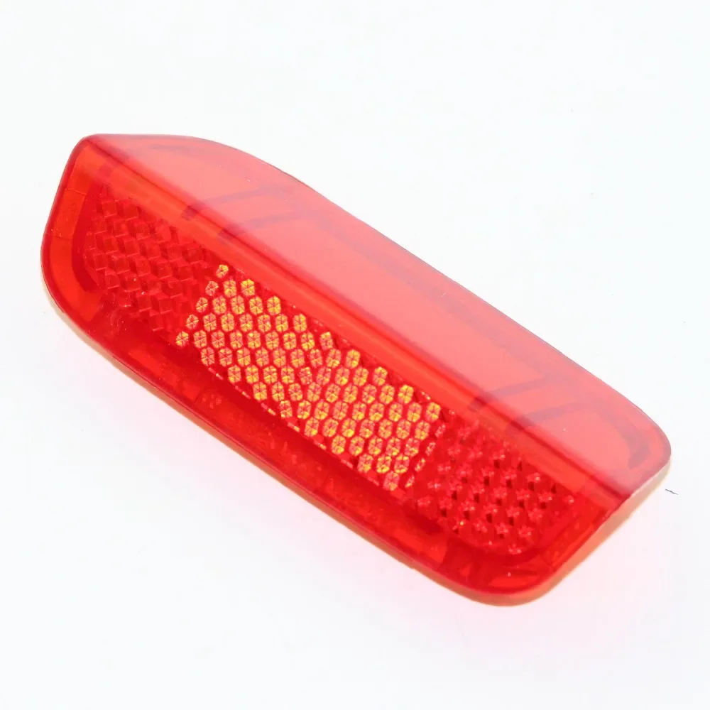 1Pcs Plastic Red Door Panel Light Lense Reflector for VW Passat B6 B7 Jetta MK5 MK6 Golf MK6 Passat CC 1KD 947 419  1KD947419