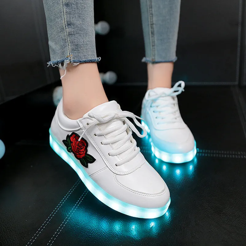 Spring and Autumn New High Quality Men's Sneakers Colorful LED Lighting Charging Couple Style Dance Shoes Zapatos Para Hombres