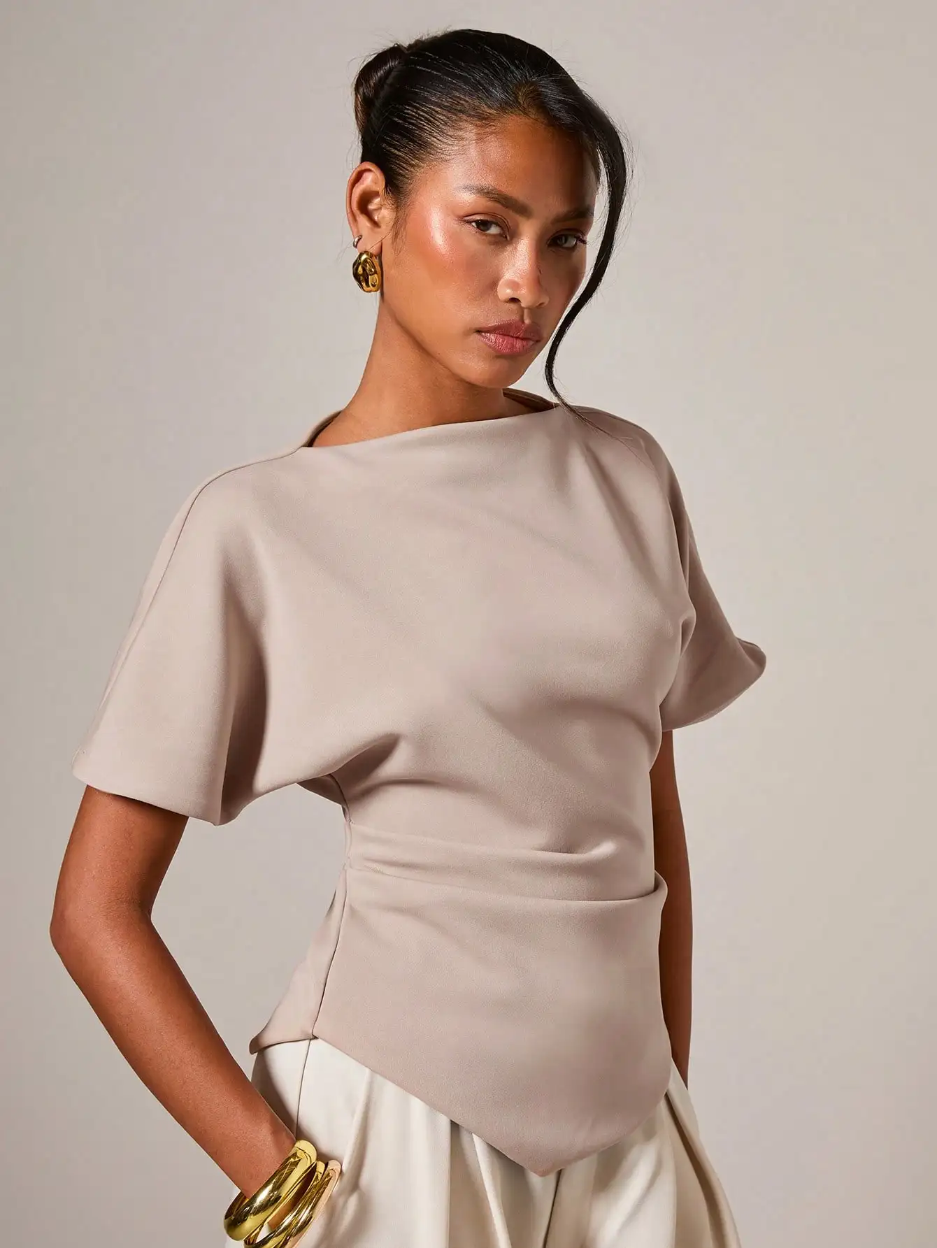 

Elegant Ruched Round Neck Short Sleeve Top For Women Neutral Solid Color