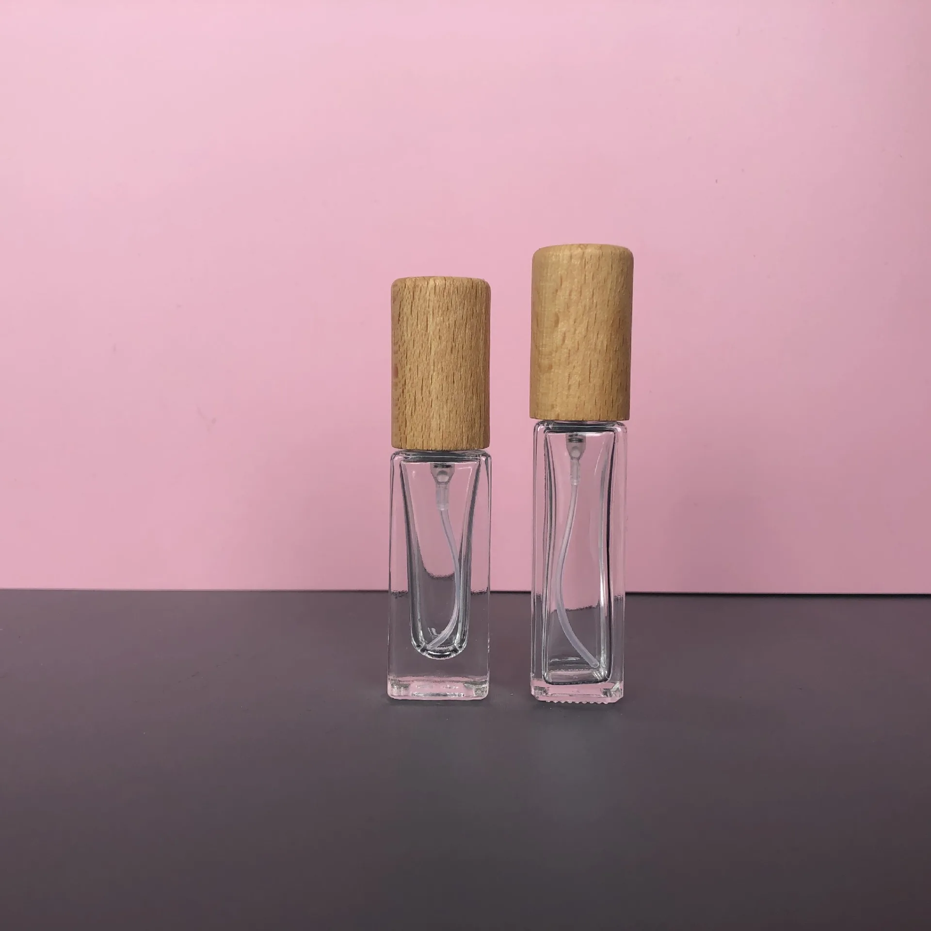 Przenośny szklany butelek na perfumy z atomizerem, 5 ml/10 ml, wielokrotnego użytku, pusty, pojemnik na próbki kosmetyków, idealny w podróży.