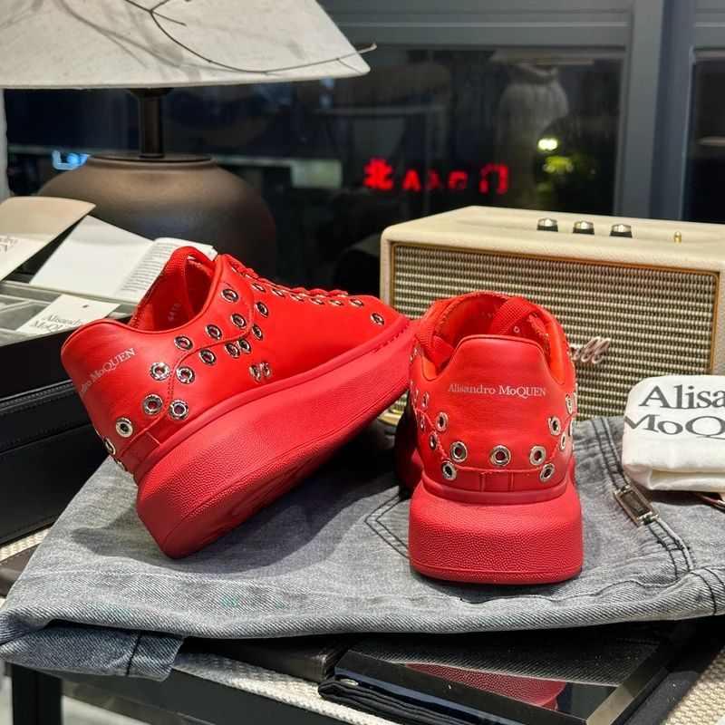 

Men Platform Casual Shoes Cowhide Leather Oversized Classic Sneakers Round-toed Eyelet Trainers Comfortable Thick-soled Loafers