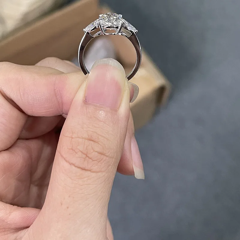 IGI-Zertifizierter 3 Karat Ovaler EF VS-VVS Labor-Diamantring aus Massivem 950 Platin Eleganter Verlobungs- und Jubiläums-Schmuckring – Detail 7