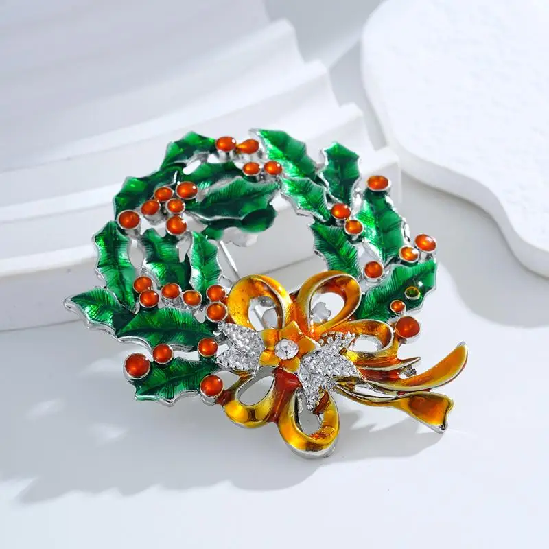 جديد المينا عيد الميلاد دبابيس شجرة عيد الميلاد ثلج سانتا القبعات الرنة ندفة الثلج دبابيس معدنية عيد الميلاد المجوهرات الزخرفية