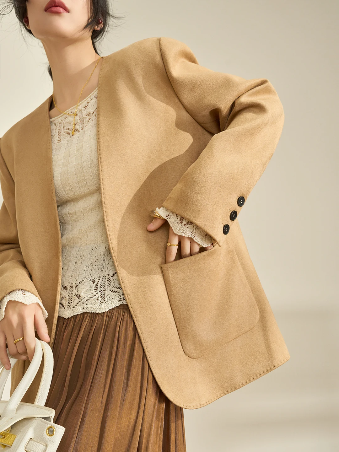 

Flowing Era Retro Suede Women's Suit Jaet Ele ape Faionable New Arrival 2026 Spring Season Regular Sve Long Coat