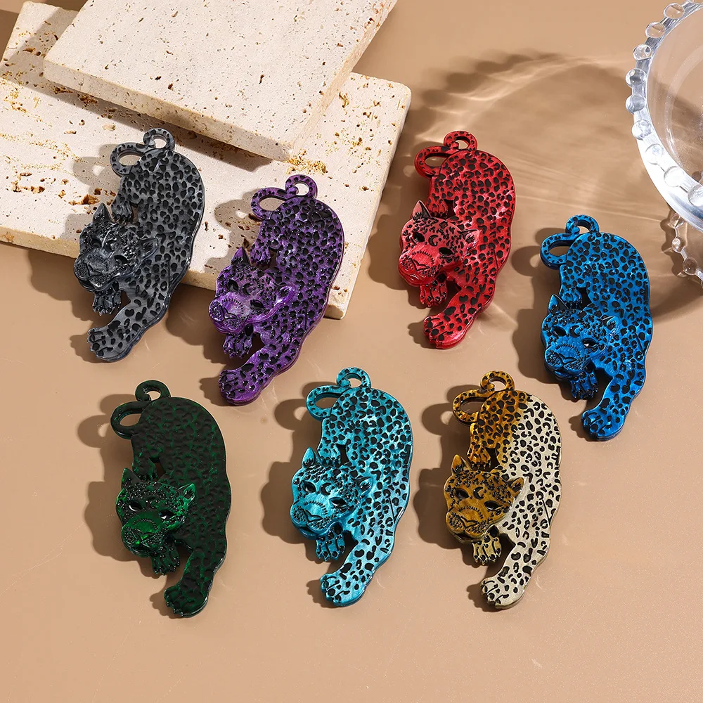 

New Trendy Cheetah Acrylic Brooch, Unisex Jewelry Accessory Pin, High-end Fashion Badge, Collar Pin