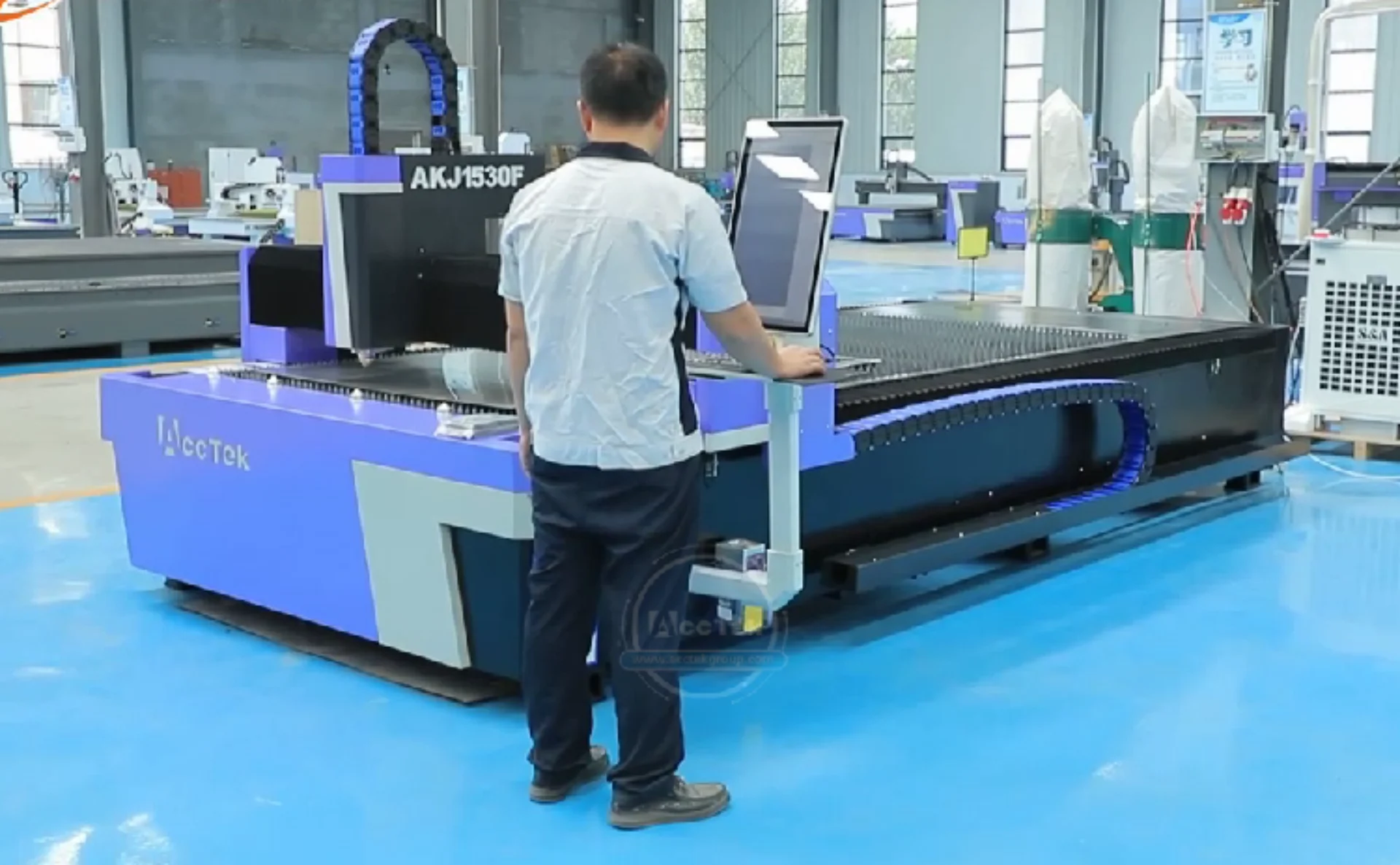 fiber laser cutting machine for 3000w 6000w high power 2023 upgrade Fully automatic lubrication