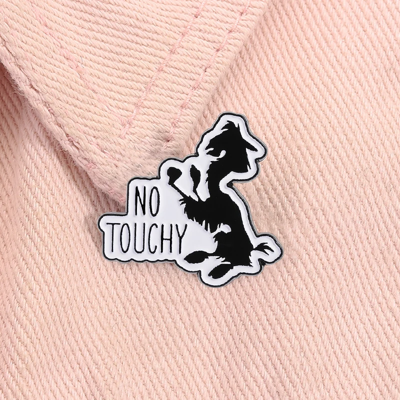 Kuzco llama No Touchy esmalte Pin comedia películas animadas inspiración broche de Metal solapa mochila insignia joyería regalo para amigos