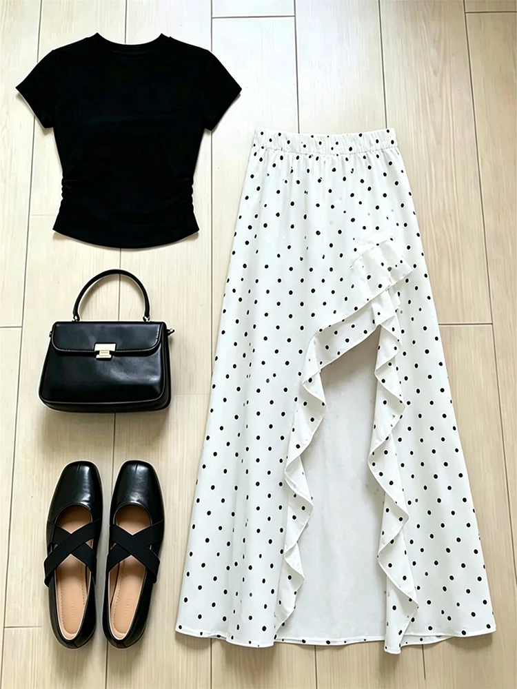 

Women's Summer Slim Fit Short Sleeve T-Shirt And Polka Dot Skirt Two-Piece Set Fashionable Design Black T-Shirt Ensemble