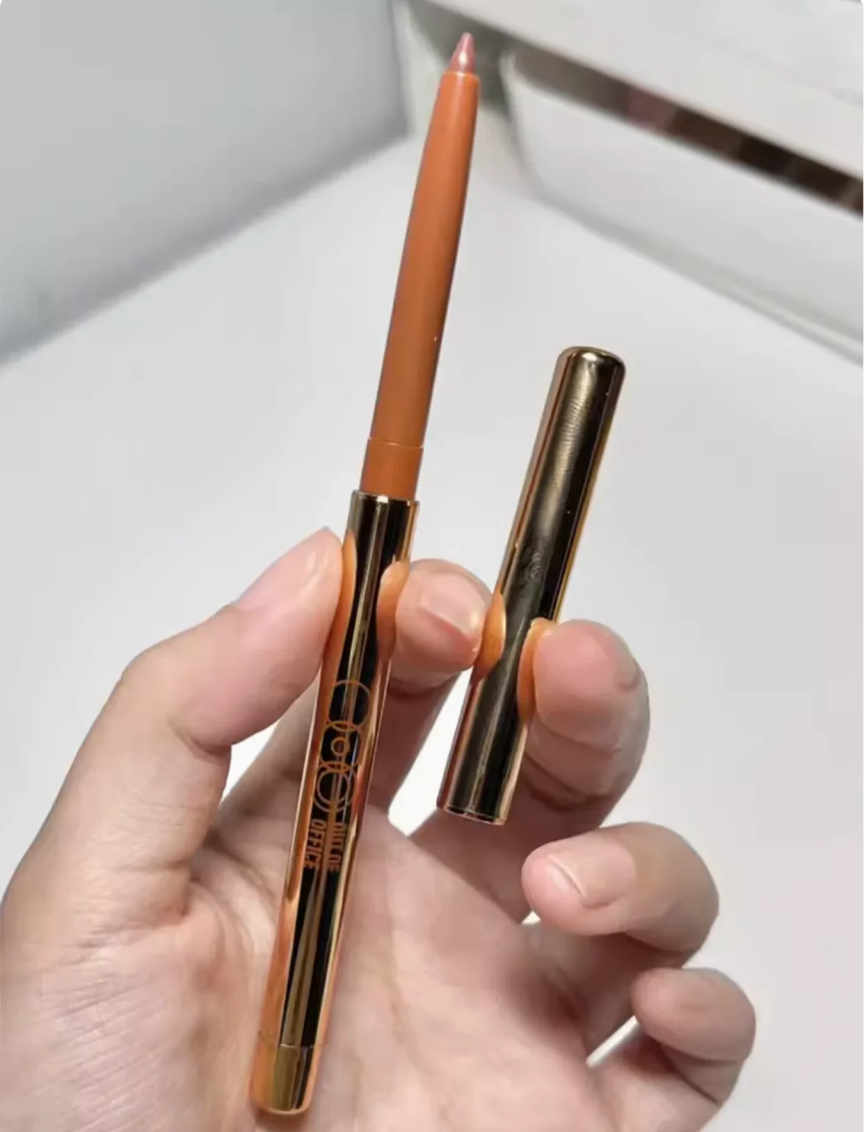 HOUT OF OFFICE OOO delineador de labios mate lápiz labial de larga duración contorno de lápiz labial regordete con sacapuntas cosméticos de maquillaje desnudo