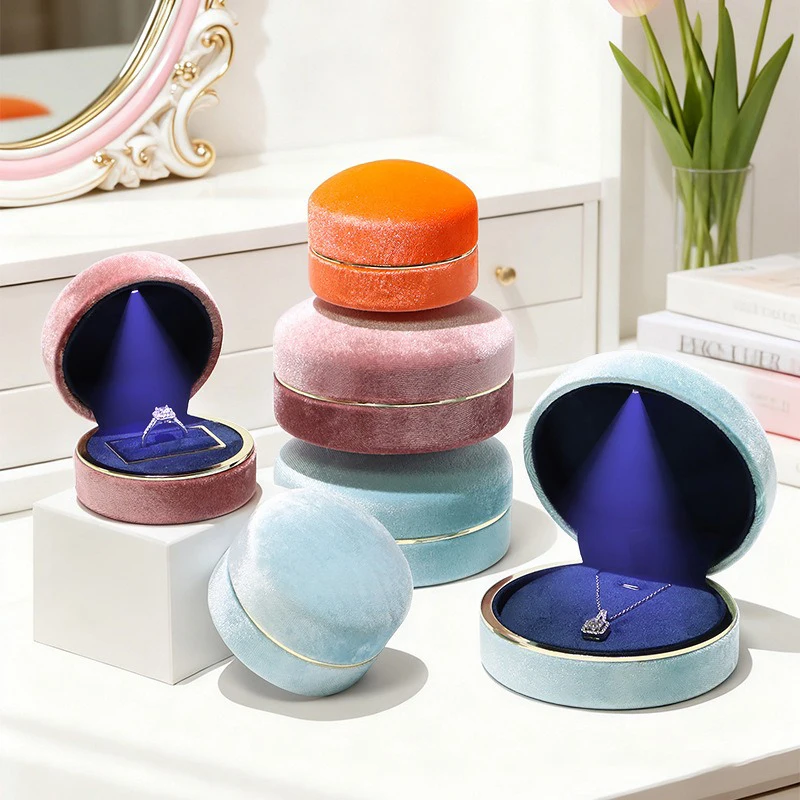 

Высококачественная бархатная шкатулка для драгоценностей со светодиодной подсветкой, минималистичный круглый футляр для хранения колец, подвесок, браслетов, подарочная упаковка ювелирных изделий