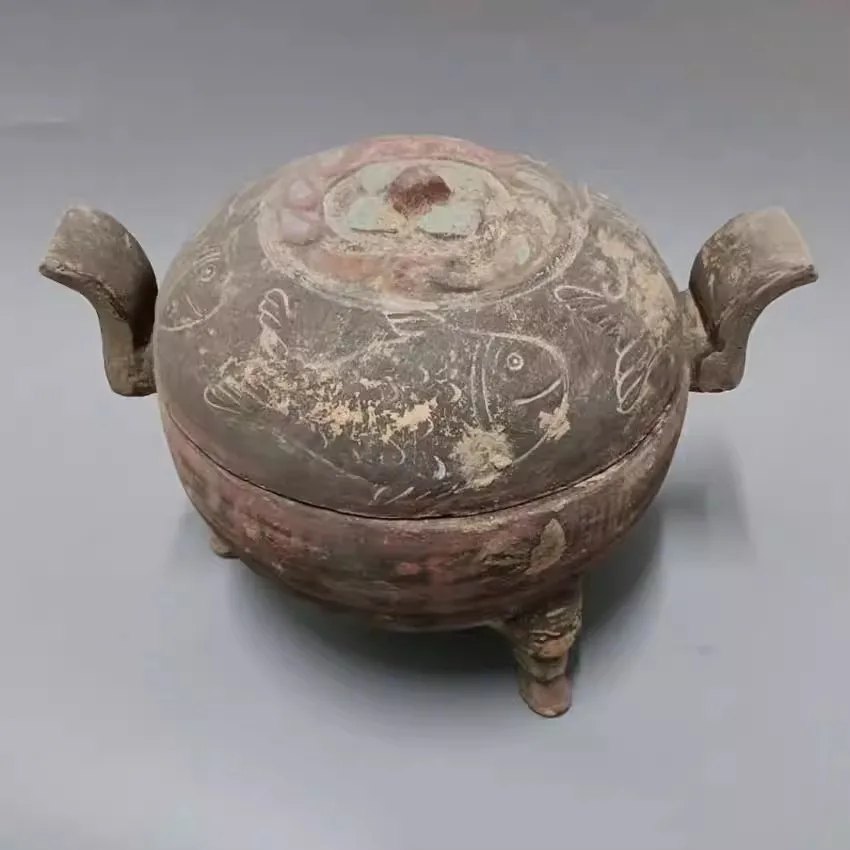 

Ancient pottery ornaments, Han Dynasty painted koi tripod, pottery tripod, ancient cooking utensils, hotel classical decoration