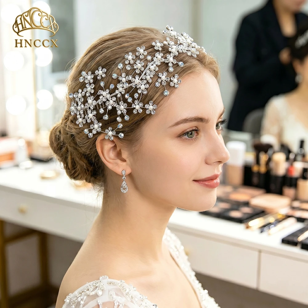 

HNCCX Crystal Flower Hair Comb for Brides Silver Color Sparkly Hair Accessory for Modern Wedding Handmade Headband HP262