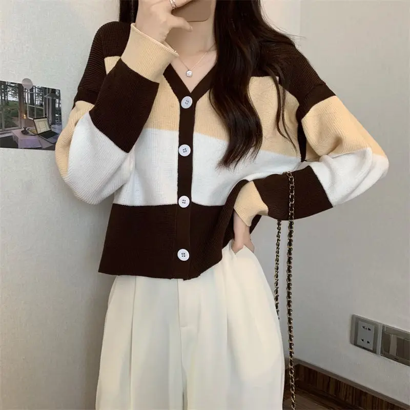 V-neck Contrasting Striped Long Sleeved Knitted Cardigan Women\'s New Loose and Versatile Casual Chic Jacket Top Trendy