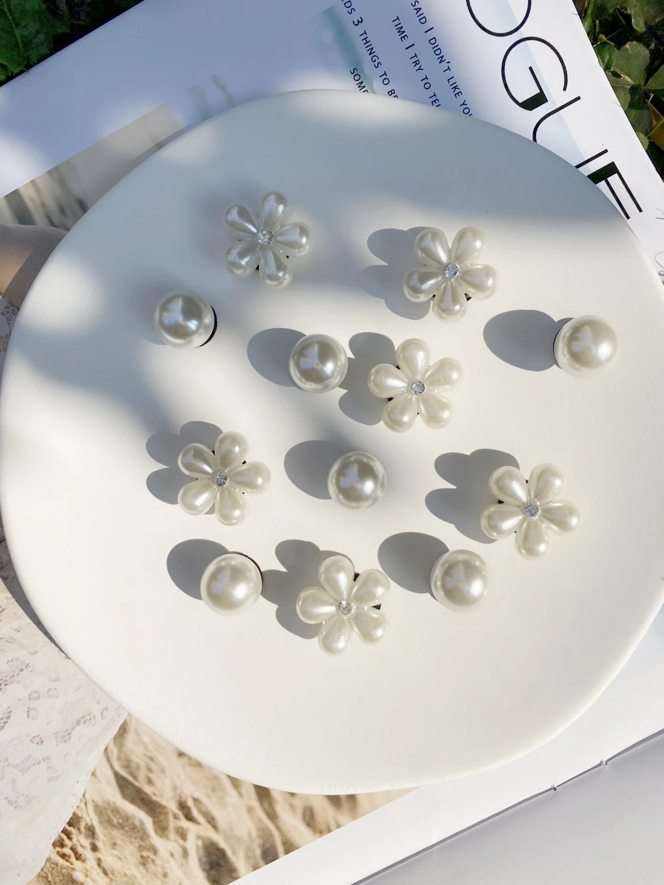 12 pieces of DIY detachable shoe accessories, stylish and elegant, made of artificial pearls and flowers, versatile and multi-fu